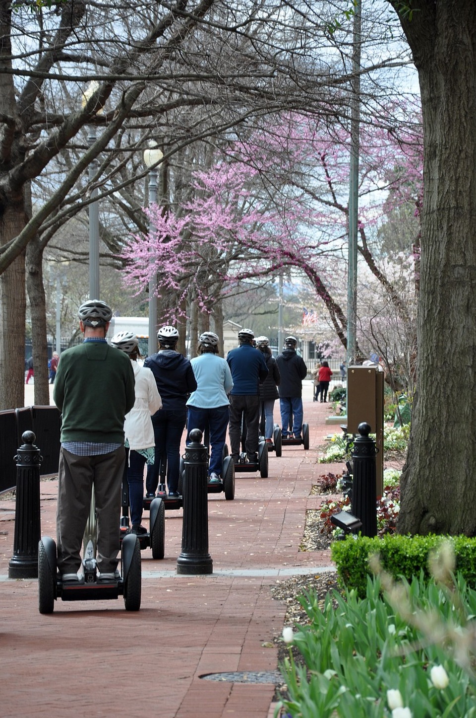 A turizmusban egyre népszerűbbé vált az újfajta eszköz, és számos turisztikai szolgáltató kezdett segwaytúrák szervezésébe. Forrás: Pixabay