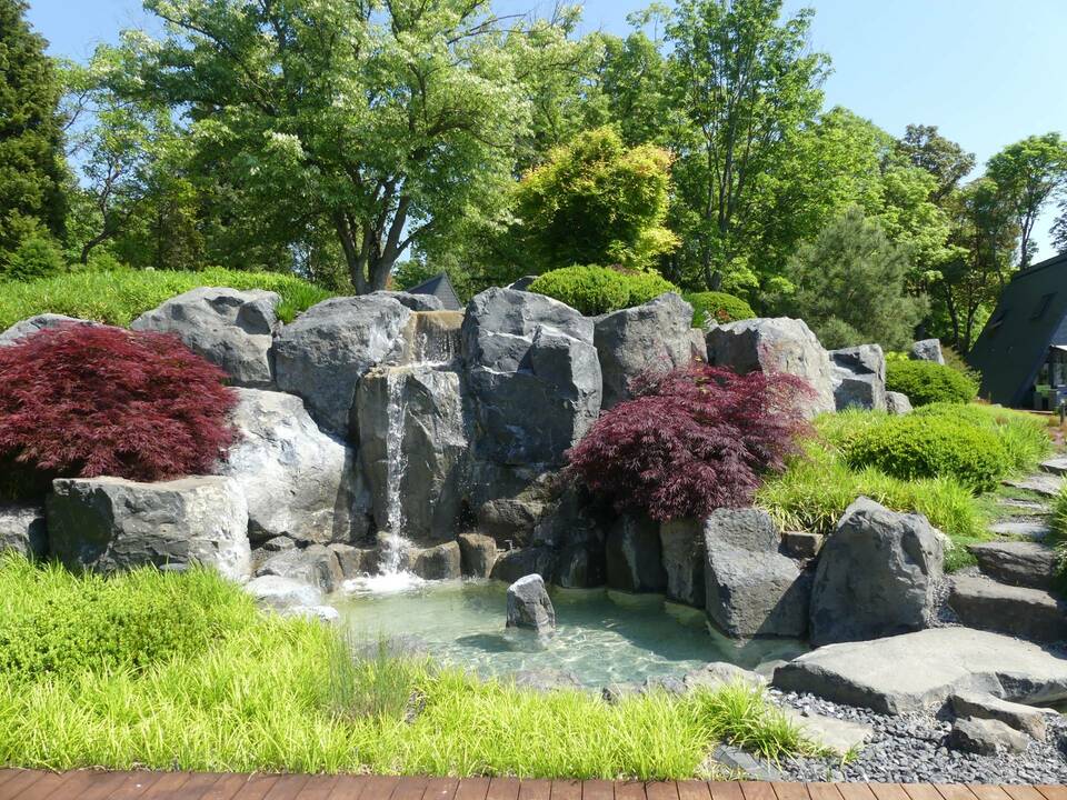 Zen Garden Resort Zánka, vízesés a medence mellet. Fotó: Paár Eszter Szilvia