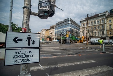 Elkezdődött a felújítás a Blaha Lujza téren. Fotó: MTI/Balogh Zoltán