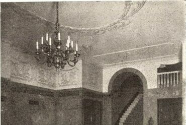 Az Astoria szálloda Ágoston Emil által tervezett korabeli lépcsőháza és szalonja (Művészet, 1914/8., 404-405. o.)