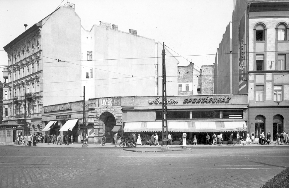 Baross tér 20-21. Fortepan / Budapest Főváros Levéltára. Levéltári jelzet: HU_BFL_XV_19_c_11, 1957 (Fortepan / Budapest Főváros Levéltára / Városrendezési és Építészeti Osztályának fényképei)