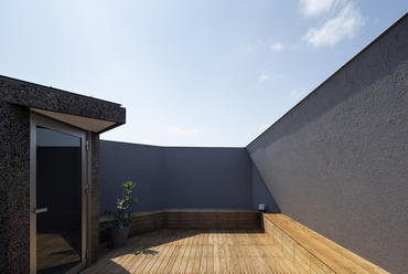 Takaaki Fuji + Yuko Fuji Architecture: Bay Window Tower House, Tokió. Fotó: Nishikawa Masao 