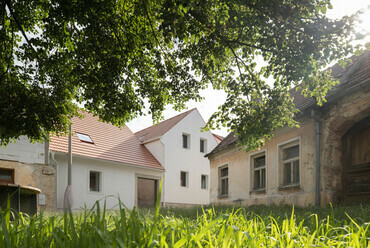 Atelier 111 Architekti: Kozina House, Trhové Sviny, Csehország. Fotó: Alex Shoots Buildings