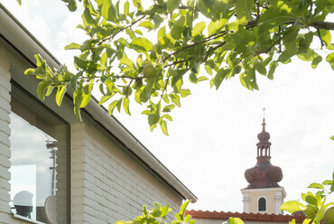 Atelier 111 Architekti: Kozina House, Trhové Sviny, Csehország. Fotó: Alex Shoots Buildings