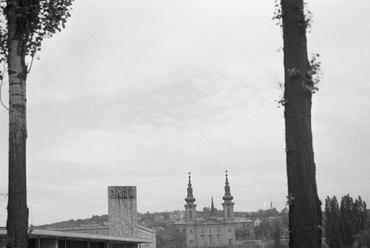 A frissen elkészült Tó Étterem, Reischl Antal munkája a Mőcsényi Mihály tervei szerint átalakult parkban a Feneketlen-tó mellett, Budán. 1961. Fotó: Fortepan, Kotnyek Antal