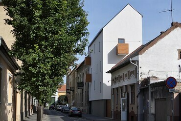 Thaly Kálmán utcai társasház, Debrecen – szerzőtárs: Nagy Béla – fotó: Fodor Dániel