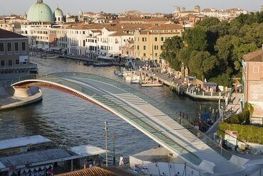 Velence, Ponte Della Costituzione, Santiago Calatrava. Forrás: Wikimedia Commons