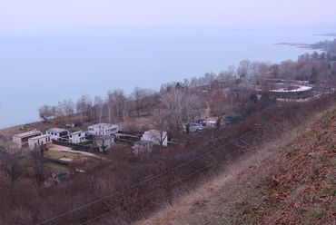 Átalakuló tájképek: Balatonakarattya, kilátás a magaspartról / Fotó: Wettstein Domonkos