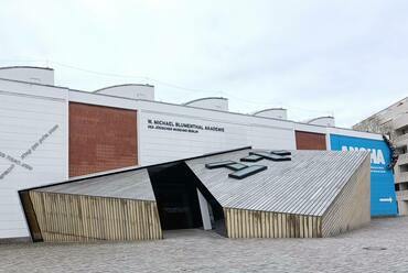 A Zsidó Múzeum akadémiájának felvételi épülete, építész: Daniel Libeskind – fotó: Brenner János