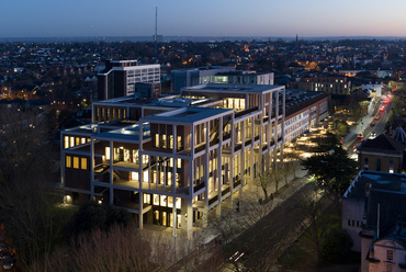 Kingston Egyetem, Town House – Tervező: Grafton Architects – Fotó: Ed Reeve, Dennis Gilbert, Alice Clancy