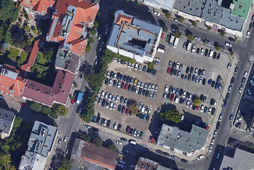 Ezen a telken valósulhat meg az új közpark. Forrás: Google Maps	