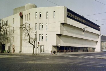 A felépült Lakberendezési Áruház. Reimholz Péter, Lázár Antal, 1974.