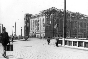 05 Boráros tér, Petőfi (Horthy Miklós) híd feljárója és az Elevátor-ház, 1944. Forrás: FORTEPAN / Ferencvárosi Helytörténeti Gyűjtemény