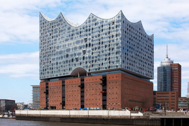 Elbphilharmonie. Hamburg, Németország. Forrás: Guardian Glass