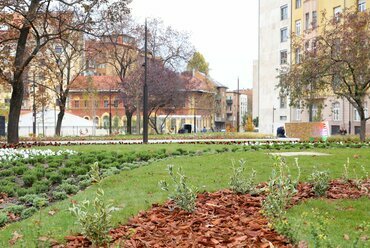 Elkészült a Széna téri emlékpark az egykori Volánbusz-pályaudvar helyén / Fotó: Őrsi Gergely Facebook	