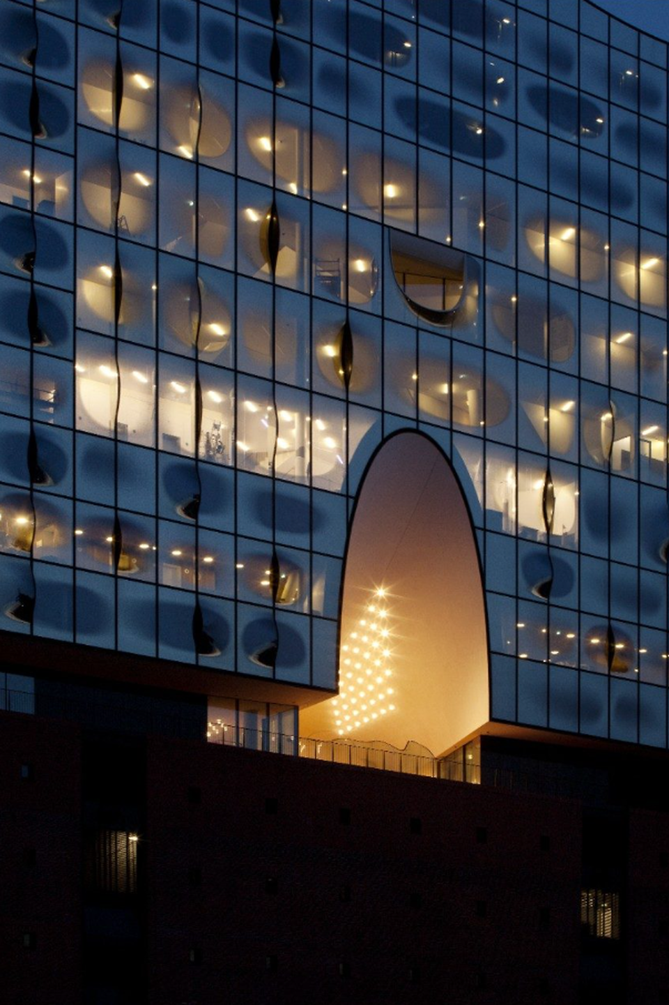 Elbphilharmonie. Hamburg, Németország. Forrás: Guardian Glass