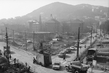 Alkotás utca a Hegyalja út - Budaörsi út közelében. BAH-csomópont a felüljáró építésekor, 1976. Forrás: Fortepan/FŐMTERV