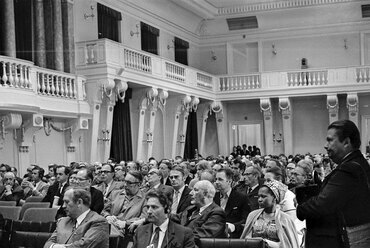 1972-ben a Budapesten megrendezett ICOMOS III. Közgyűlés megnyitó ülésén készített felvétel. Tudományos Irattár, Lymbus ltsz. 1899