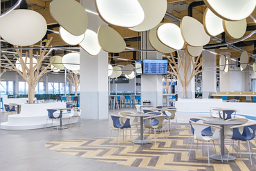 A Budapest Airport Pier1 belsőépítészete – tervező: DVM group – alkotók: Kiss Ida, Kovács Petra, Lukátsi Marcell, S39 HybridDesign – fotó: Végel Dániel