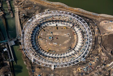 Nemzeti Atlétikai Stadion építés közben. Forrás: Napur Architect