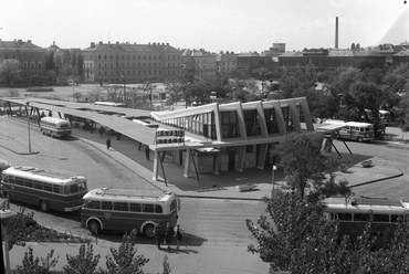 A Mars (korábban Marx) téri autóbusz-állomás egy 1967-es felvételen. Forrás: Fortepan / UVATERV