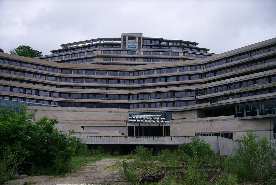 Mégis továbbépülhet a félbehagyott visegrádi szellemhotel?