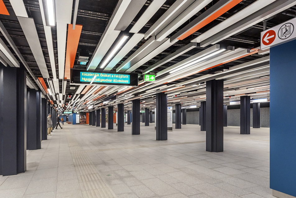 Átadták az M3-as metró felújított Nyugati pályaudvar és Arany János utca állomásait