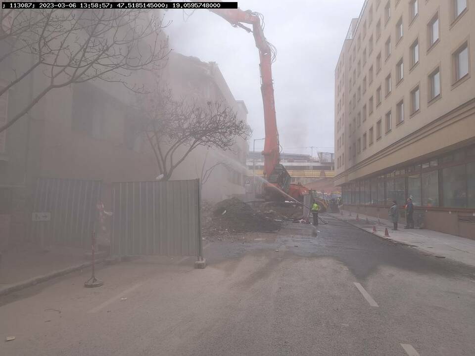 Porfelhő a bontás helyszínén. Forrás: XIII. kerület - Budapest Facebook