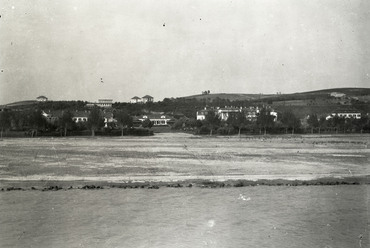 Balatonkenese üdülő előtt feltöltött terület, 1940.« Leltári jelzet: MMKM TEMGY 2019.1.1. 1138. Felvétel éve: 1940 / Forrás: Fortepan 183505, Magyar Műszaki és Közlekedési Múzeum / BAHART Archívum