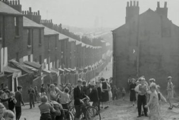 Pillanatkép Terence Davies Időről és a városról c., 2008-as filmjéből.