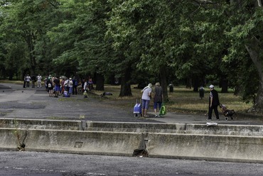 Séta a népligetben. Fotó: Hajdu Szása