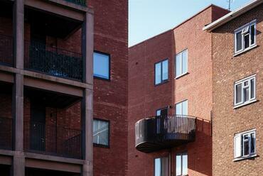 Taylor & Chatto Courts and Wilmott Court, Frampton Park Estate © Henley Halebrown, fotó: Jim Stephenson. Forrás: RIBA