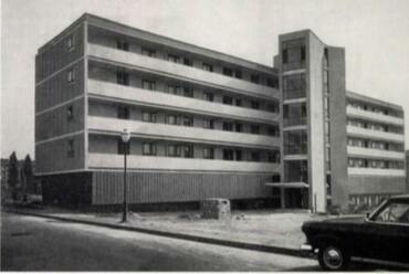 A Tas vezér utcai nyugati homlokzat a Villányi út felől, 1966. Forrás: Fortepan / Belházy Miklós
