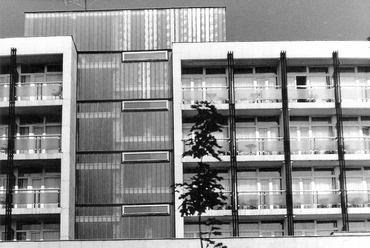 Hotel Gemenc a parkoló felől nézve, 1978. Forrás: Fortepan / Vörös István
