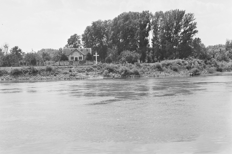 Gemenc, a későbbi „Kádár” vadászház a Duna-parton, 1955. Fortepan / UVATERV
