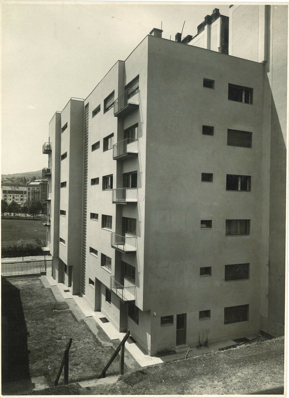 Hatvany Viola bérháza az Attila utcában, tervezte Detre Pál és Major Máté. Fotó: Haar Ferenc, 1934.
