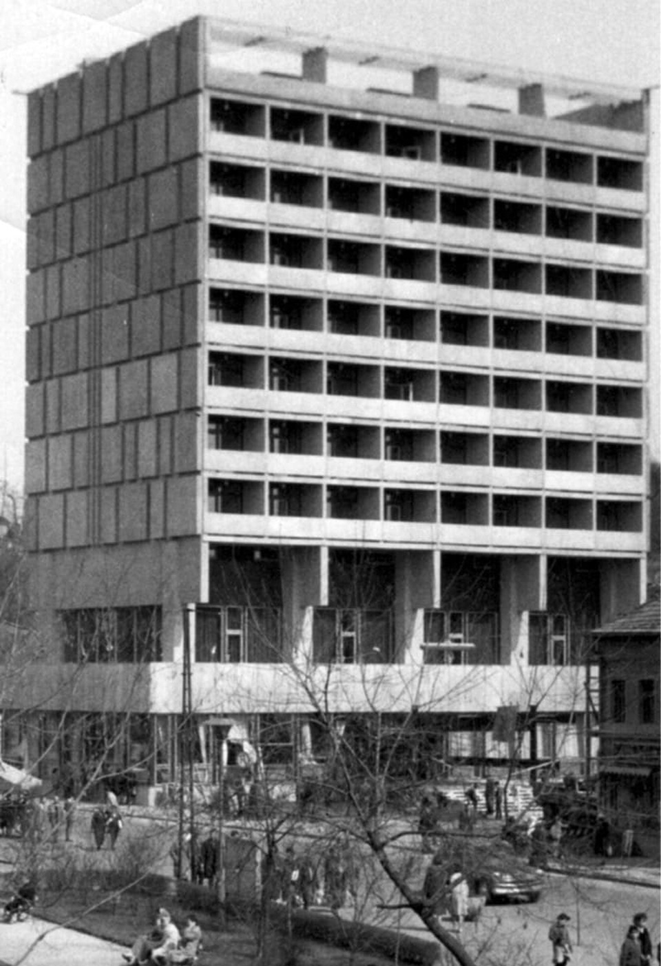 Az elkészült Karancs szálló, 1964 tavasza. Forrás: Betonfalak harmóniája – a Dornyay Béla Múzeum online kiállítása

