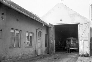 Nagykörösi út, a Kilián György autóbuszgarázs egyik épülete, 1961. Forrás: Fortepan/FŐMTERV

