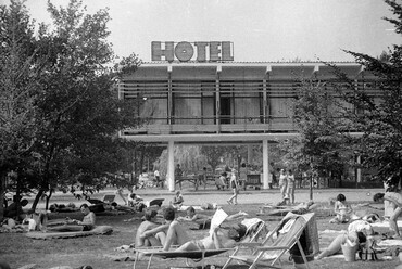 Tihany, Kis Tihany Szálló (Motel, tervező: Polónyi Károly), 1966. Forrás: Fortepan 272423 / Gergely János
