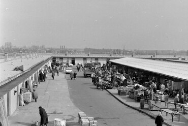 Nagykőrösi út 156., használtcikk piac, az "Ecseri", 1965. Forrás: Fortepan / Bojár Sándor
