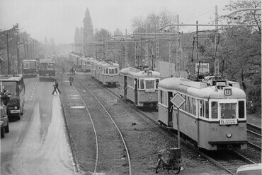 Villamosok a Nagykőrösi úton, nem sokkal a vonal bezárása előtt, 1970-es évek. Forrás: https://hampage.hu/trams/51-es/
