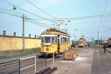 Villamosmegálló és fordítóhurok az Ecseri piacnál. Forrás: https://hampage.hu/trams/51-es/
