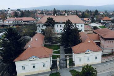 Oktatási és igazgatási központ, Budajenő. Fotó: fotók: Jandó Zsuzsa és Bozzai Attila
