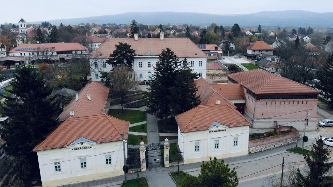 Oktatási és igazgatási központ, Budajenő. Fotó: fotók: Jandó Zsuzsa és Bozzai Attila
