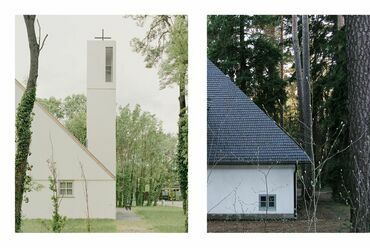 Balra: Szentháromság-templom, Derekegyház. Tervező: Váncza Művek. Fotó: Danyi Balázs | Jobbra: Skogskyrkogården ravatalozó, Stockholm. Tervező: Gunnar Asplund. Fotó: Xauxa Håkan Svensson
