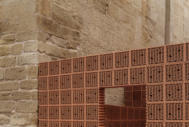 „Building outside the box" kategóriagyőztes. HANGHAR és PALMA – Types of Spaces. Forrás: Brick Award / Wienerberger
