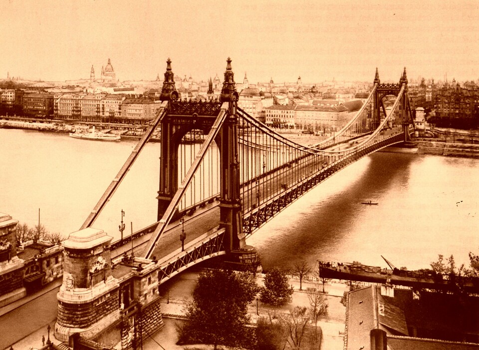 Az eredeti Erzsébet lánchíd (Forrás: 100 éves az Erzsébet híd kiadvány)
