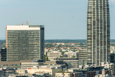 Az Eurovea torony lakásaival szemközt a Tower 115 irodaház határozza meg az új városközpont távlati képét. A már közel 40 éves, 105 méter magas irodaház a 2006-os felújítás óta 10 méterrel magasabb lett.
