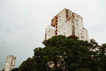 Blok 5, Podgorica, Montenegró. Tervezők: Vukota Tupa Vukotić, Mileta Bojović, 1977-1984. Fotó: Gellért Dániel
