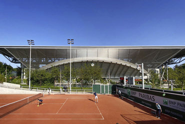 Roland Garros tenisz stadion, Párizs. Építészet: DPA Dominique Perrault. Kép forrása: © Suzanne Lenglen court, Paris / A. Jan / Dominique Perrault Architecte / ADAGP
